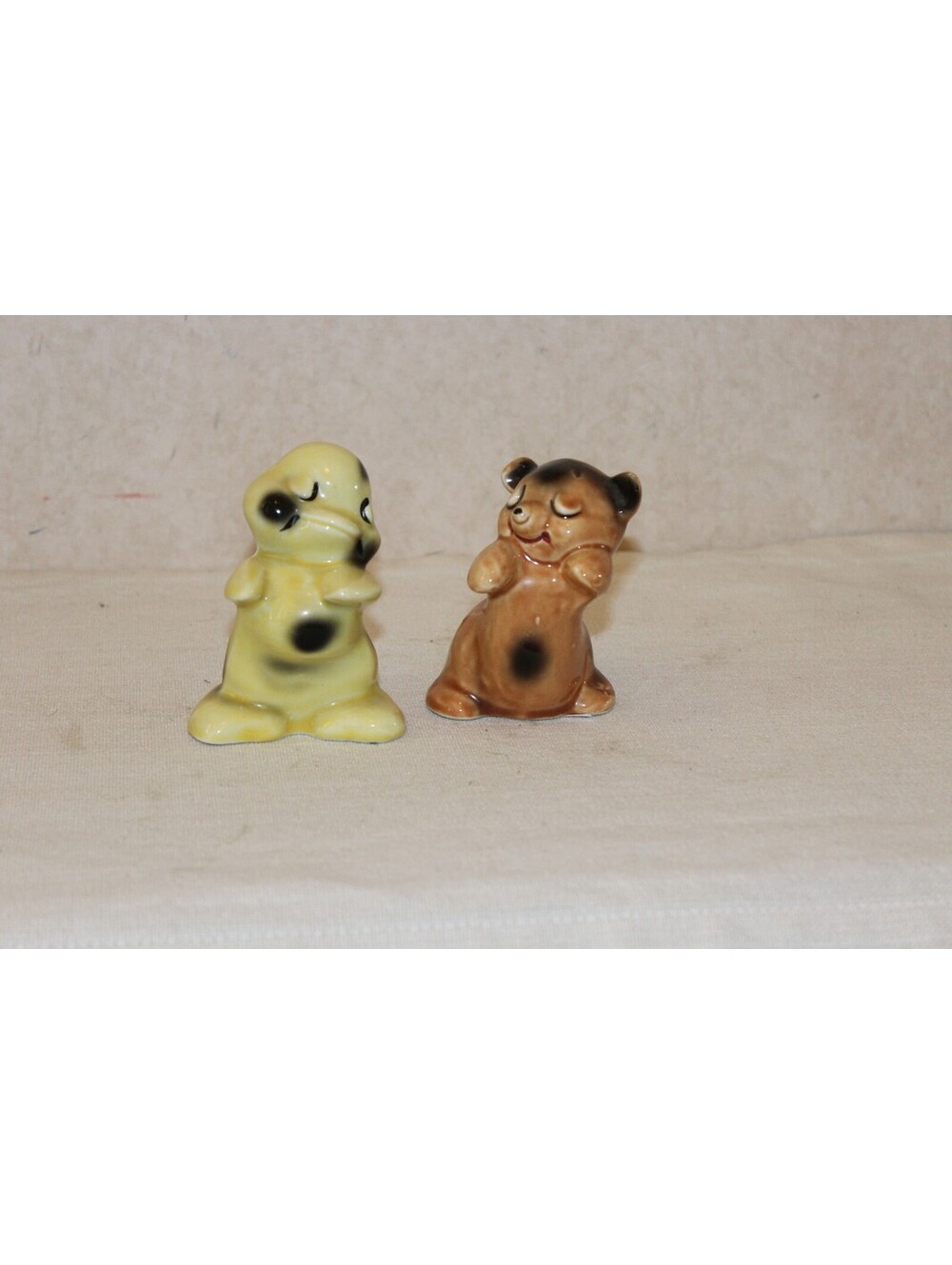 Vintage Van Tellingen Duck & Bear Hugger Salt & Pepper Shakers Set